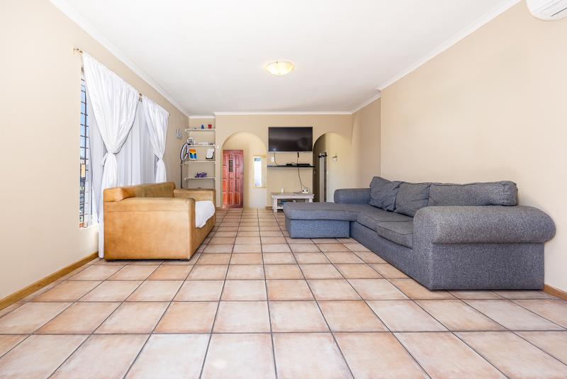 3 Bedroom Property for Sale in Peerless Park North Western Cape